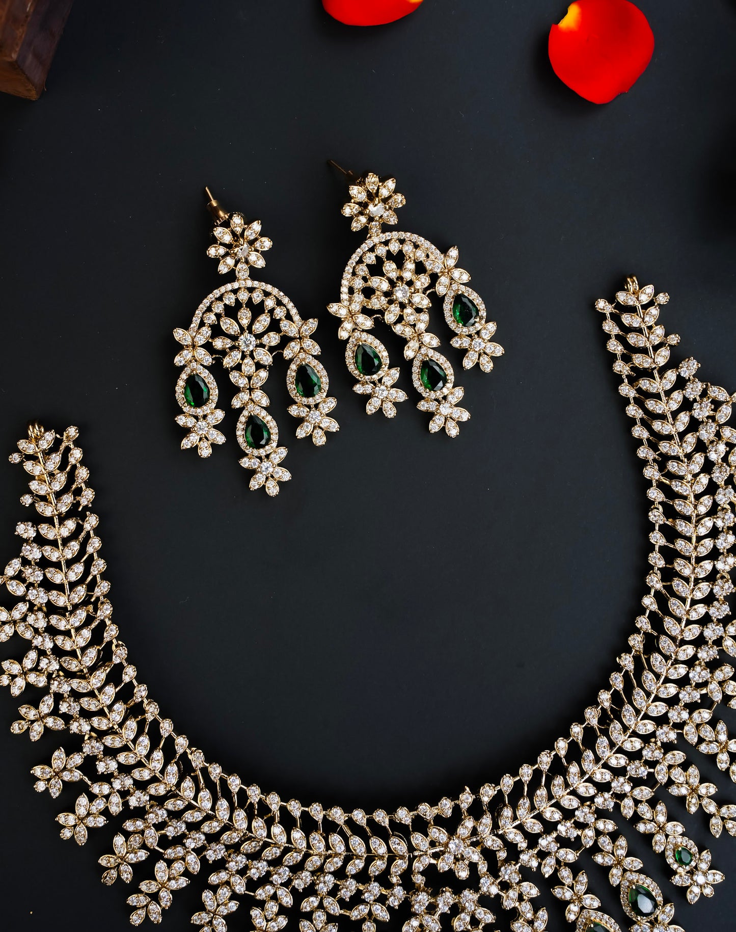 DIAMOND LOOKALIKE NECKSET
