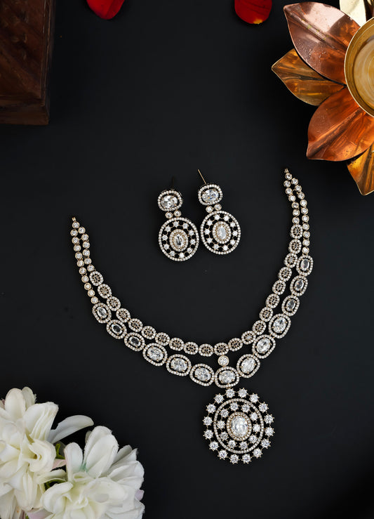 TWO LAYER NECKSET (WHITE)