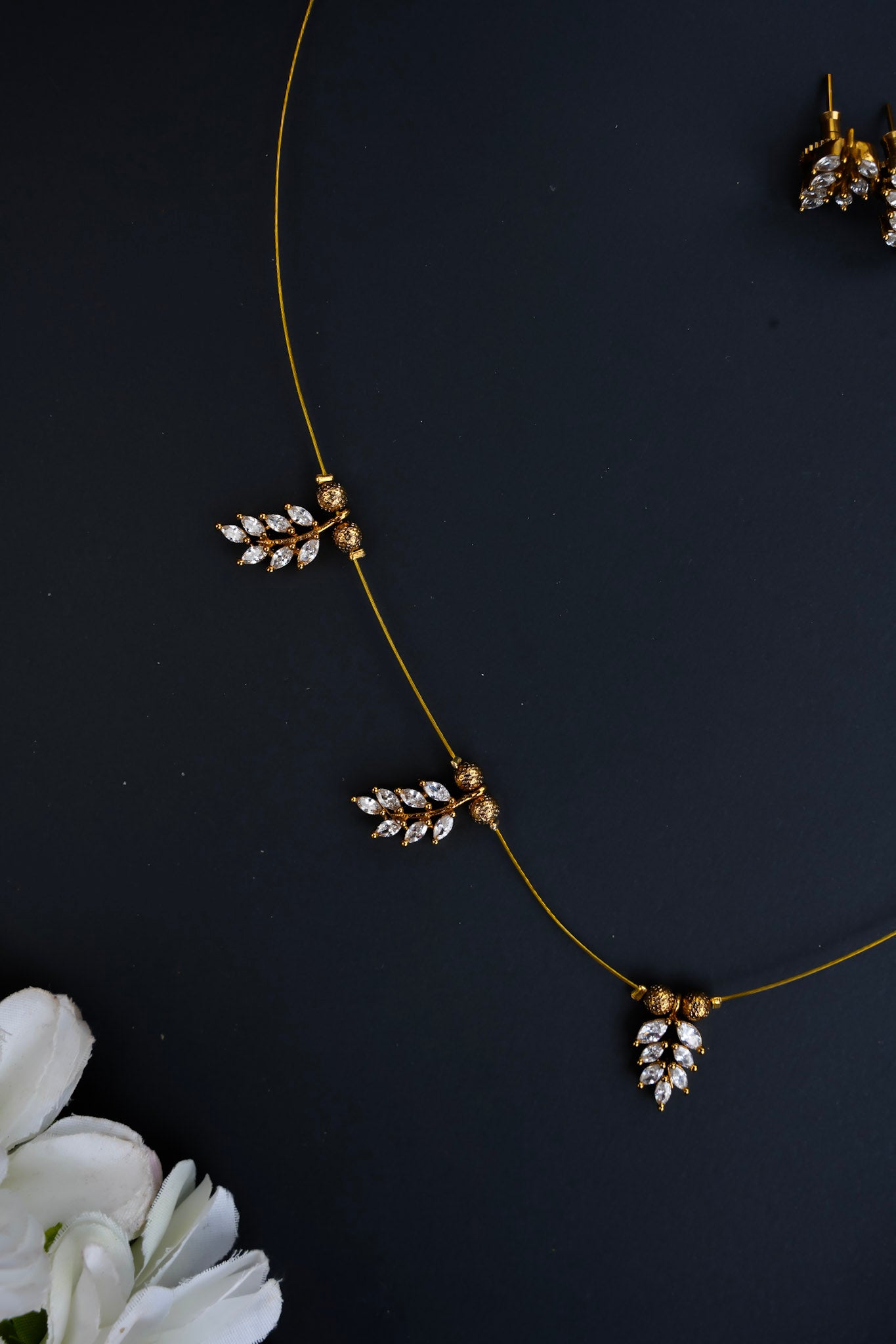 INVISIBLE NECKSET (LEAF)