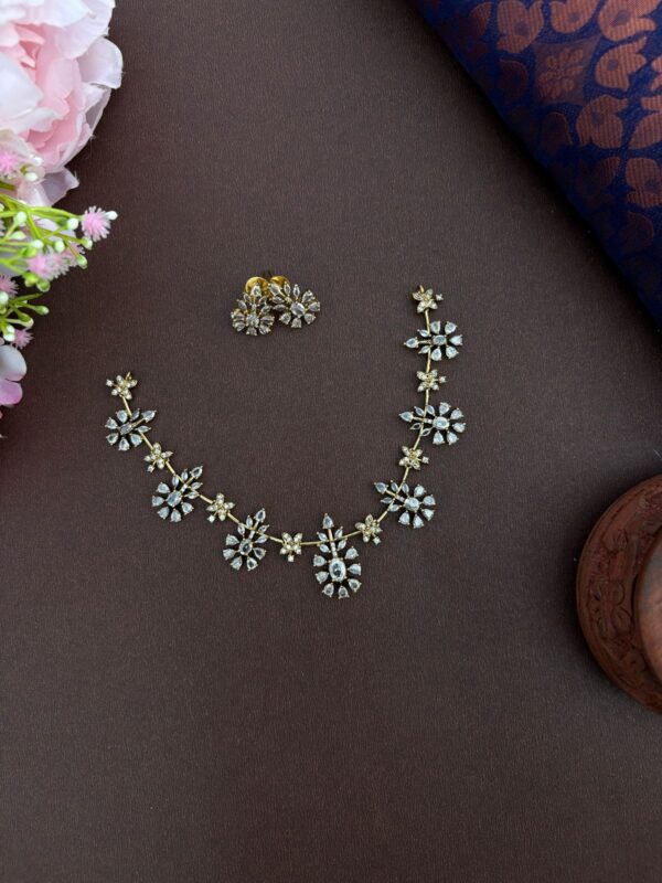 DIAMOND LOOKALIKE NECKSET