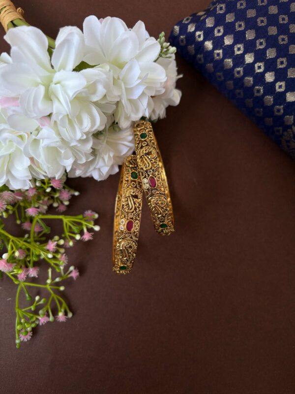 GOLD LOOKALIKE BANGLES