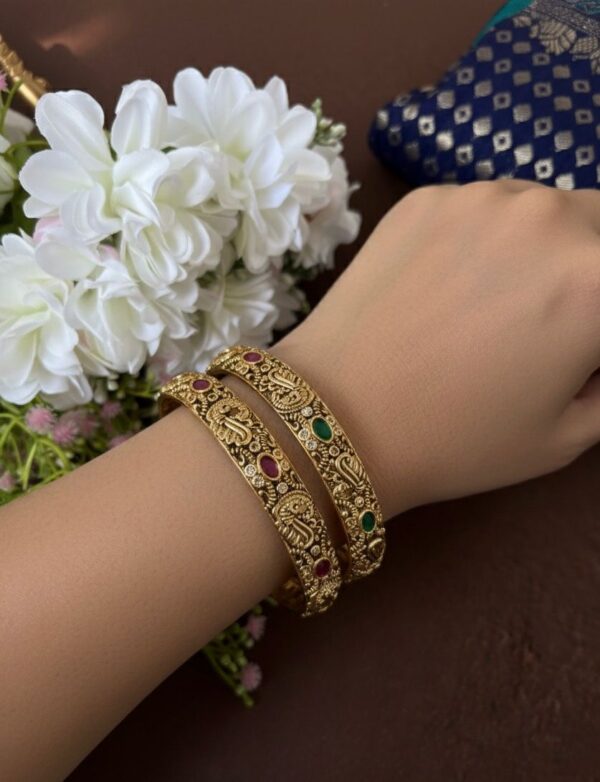 GOLD LOOKALIKE BANGLES