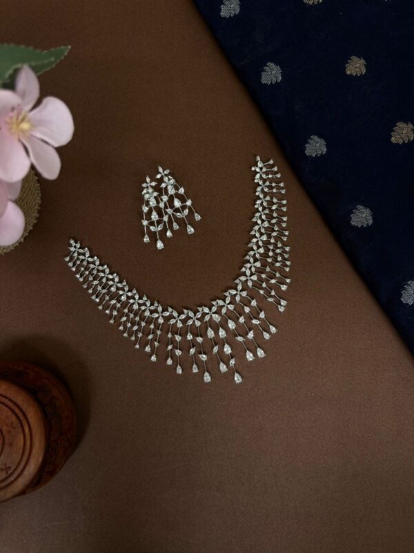 DIAMOND LOOKALIKE NECKSET