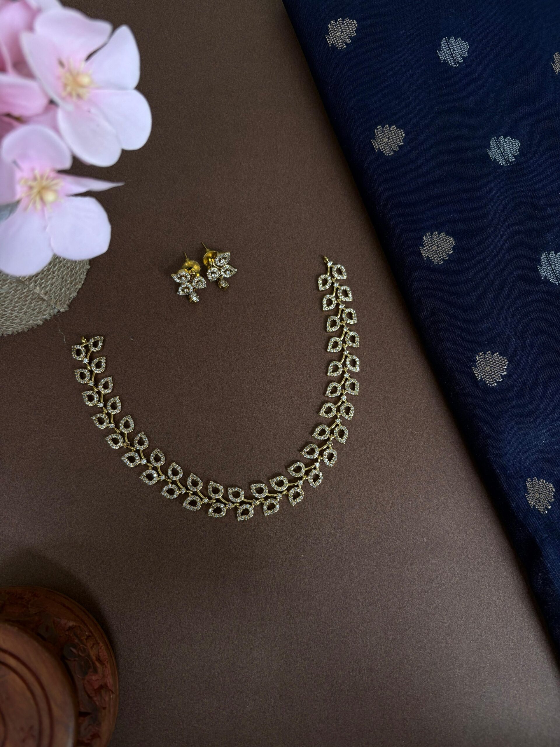 LEAF DIAMOND LOOKALIKE NECKSET - Image 2